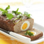 Пасхальний рецепт м’ясного рулету з яйцями