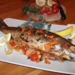 Форель, запечена з овочами
