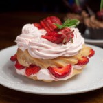 Еклери з вершково-полуничним кремом