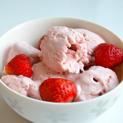 Кулінарний рецепт полуничного морозива