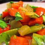Теплий салат із стручкової квасолі і перців