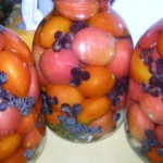 Мариновані помідори з виноградом