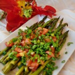 Запечена спаржа з соусом