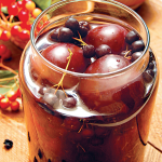 Компот зі слив і чорноплідної горобини