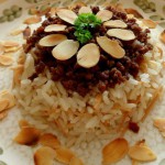 Рис по-лівански із смаженим фаршем і пелюстками мигдалю