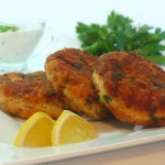 Биточки з лосося з картоплею та зеленню