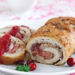 М’ясний рулет з журавлиною і яблуками